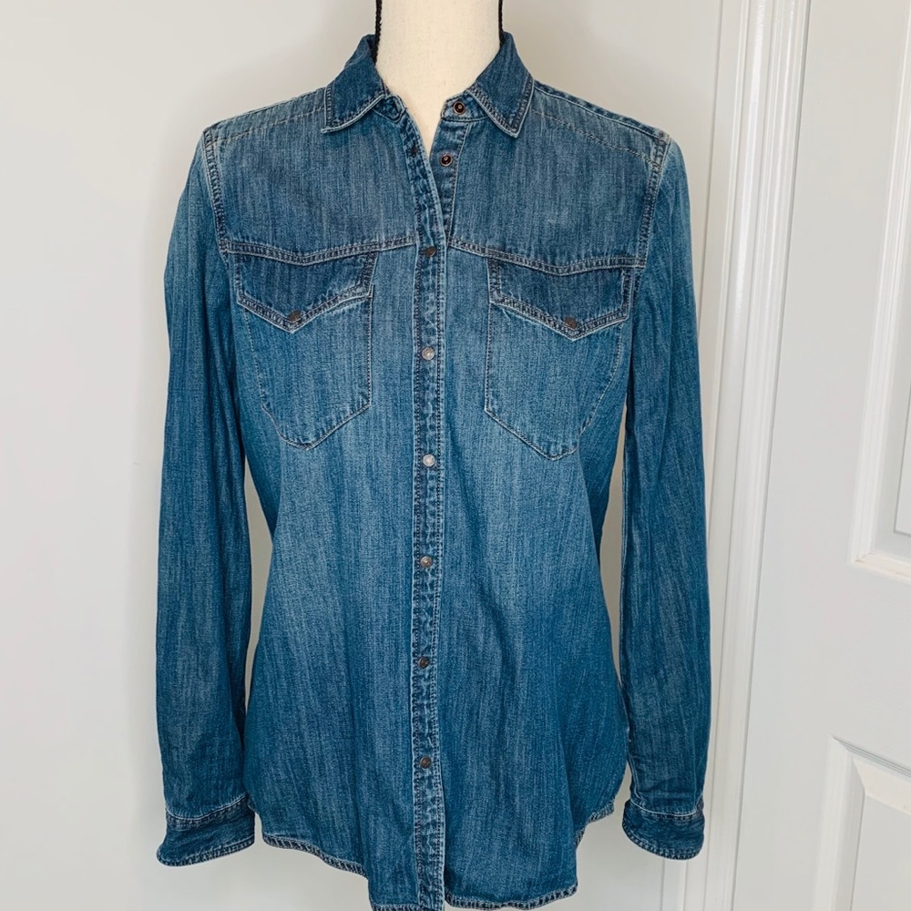 NWT express snap front long sleeve denim shirt